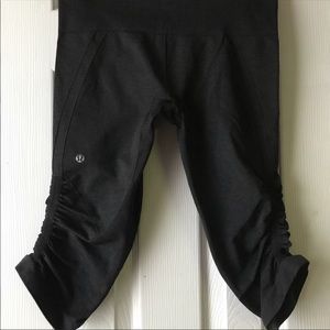 Lululemon black ruched crops sz8